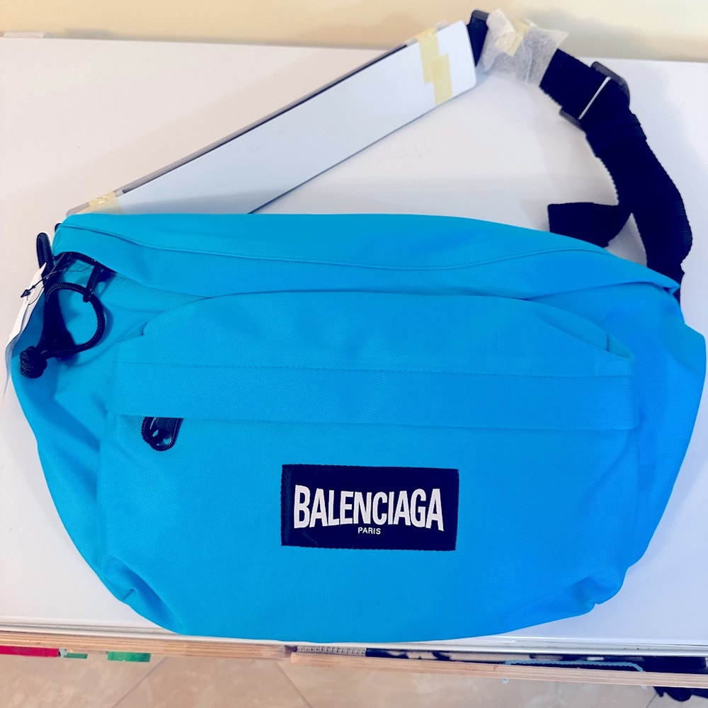 Brand new with tags Balenciaga men’s crossbody bag.